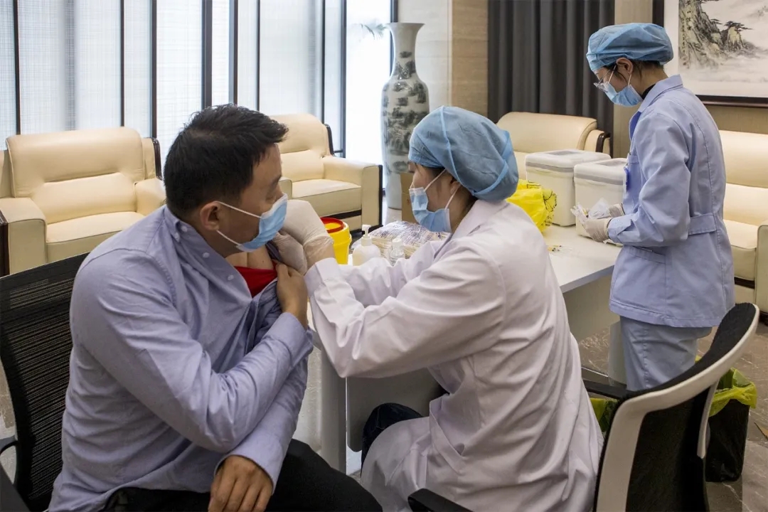 疫苗接種進企業(yè)，貼心服務暖人心